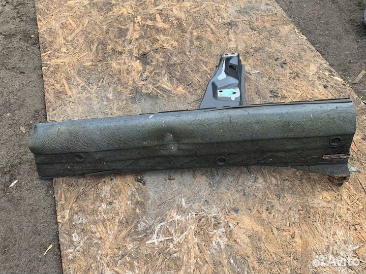 Порог левый со средней стойкой Audi 100 45 кузов