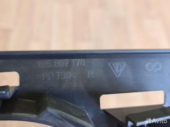 Кронштейн переднего бампера Porsche Cayenne