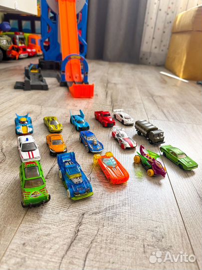 Коллекция машин hot wheels пакетом