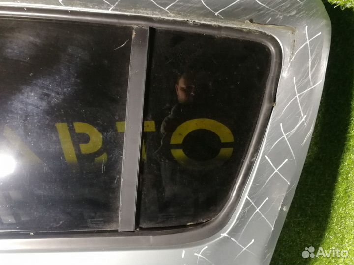 Форточка двери задней левой Renault Sandero