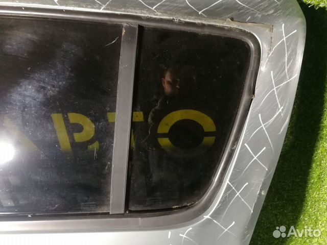 Форточка двери задней левой Renault Sandero