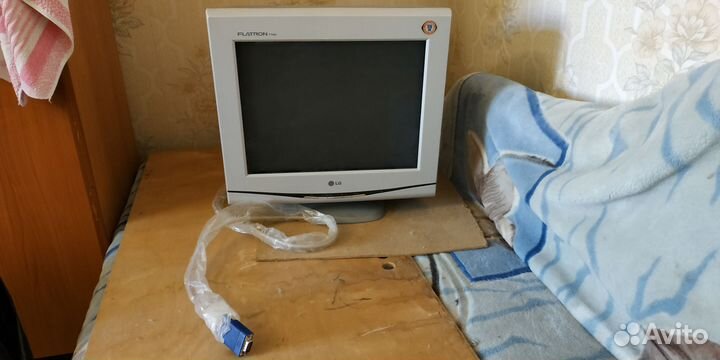 ЭЛТ Монитор LG Flatron F700B
