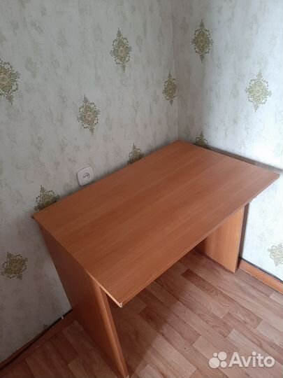 Письменный стол