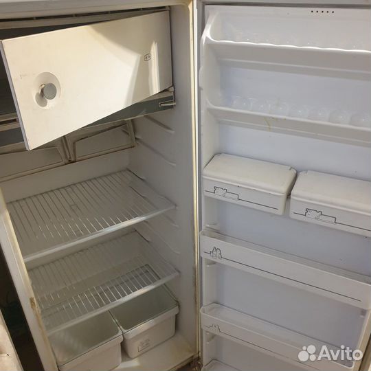 Холодильник Бирюса