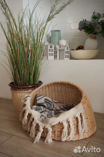 Лежанка для кошек плетеная