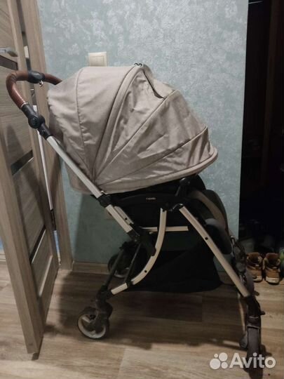 Прогулочная коляска с перекидной ручкой