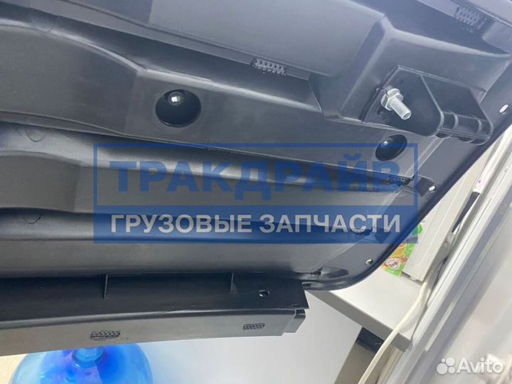 Решетка радиатора Вольво Фш верхняя