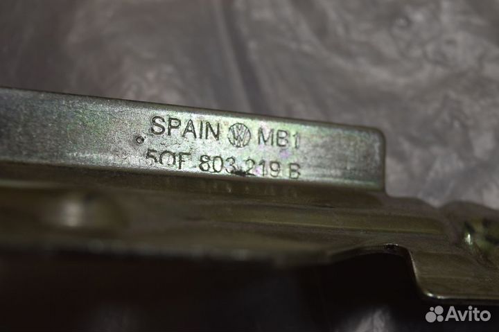 Прижимная планка для акб Tiguan 2 Тигуан