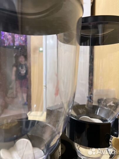 Диспенсер для сыпучих продуктов