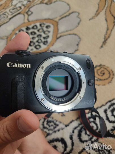 Canon EOS M