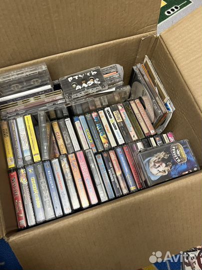 Коробка кассет и cd дисков