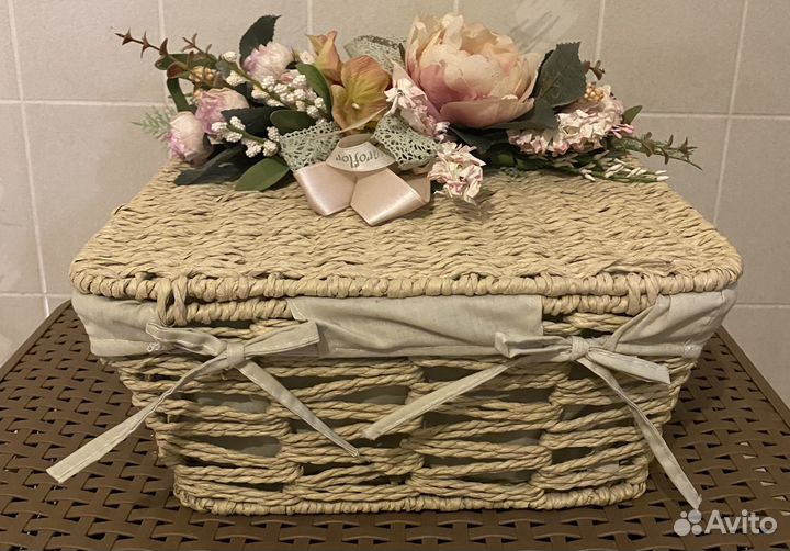 Шкатулка плетёная с цветами. Италия