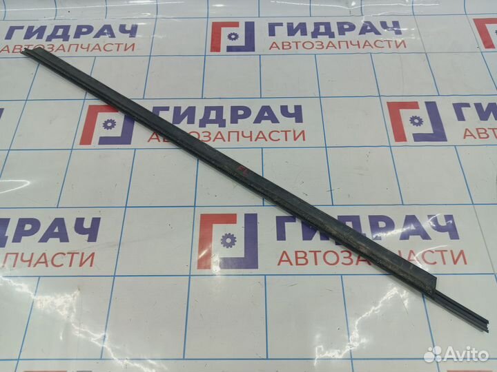 Накладка стекла переднего левого LADA Kalina 2