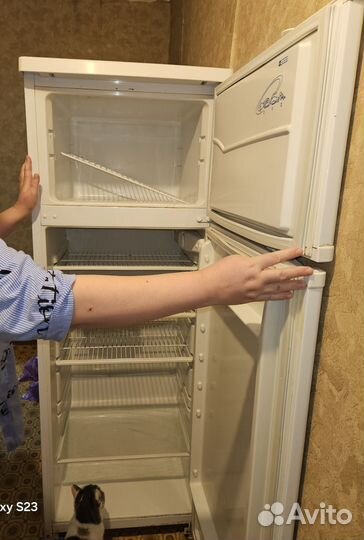 Холодильник бу работает