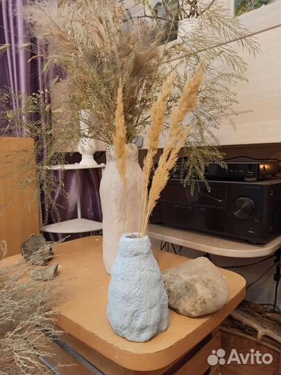 Ваза для цветов из белого бетона