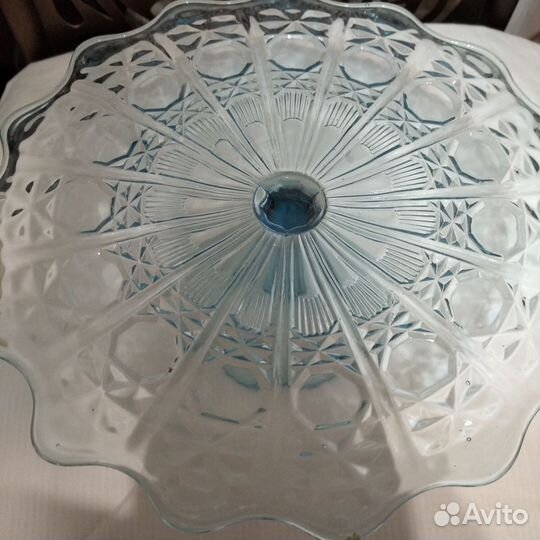 Тортница на ножке СССР голубое стекло. Неман