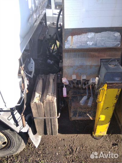 Isuzu ELF (N-series) изотермический, 2001