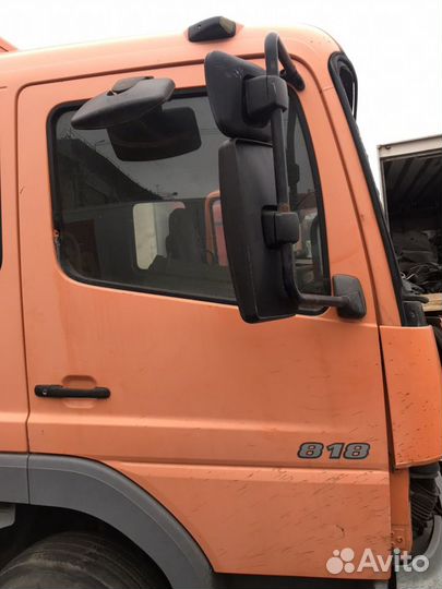 Дверь правая Мерседес Aтего Mercedes Atego