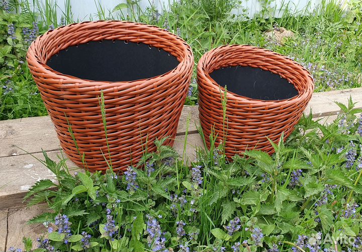 Кашпо из искусственного ротанга