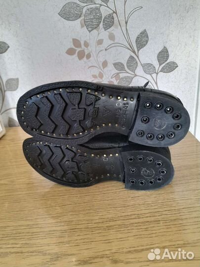 Рабочая спецодежда(рукавицы,сапоги кирзовые и д.р)