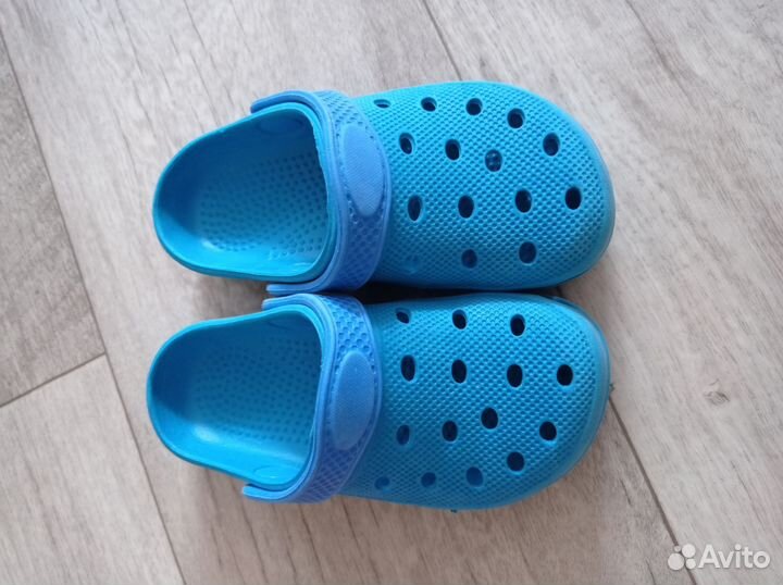 Шлепки и кроссовки