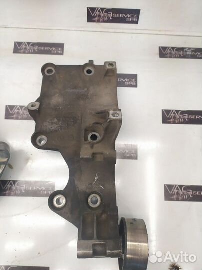 Кронштейн двигателя правый VW VAG 2.0 TDI BKD