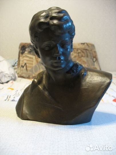 Бюст Есенина