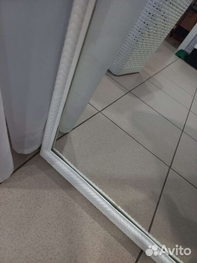 Зеркало подвесное в пластиковой раме