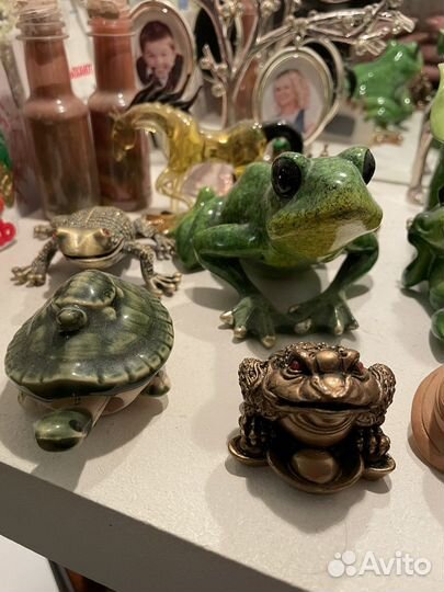 Статуэтки. Лягушки
