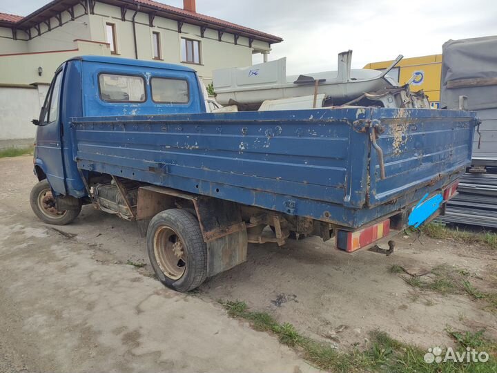 В разборке газель