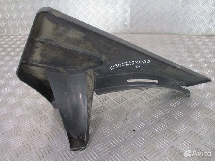 Накладка переднего левого крыла Scania 1364665