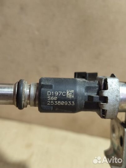 Топливная рампа Opel Astra H 1.6