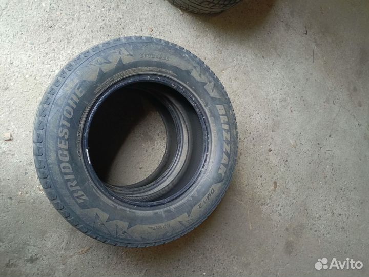Bridgestone Blizzak DM-V2 215/70 R16