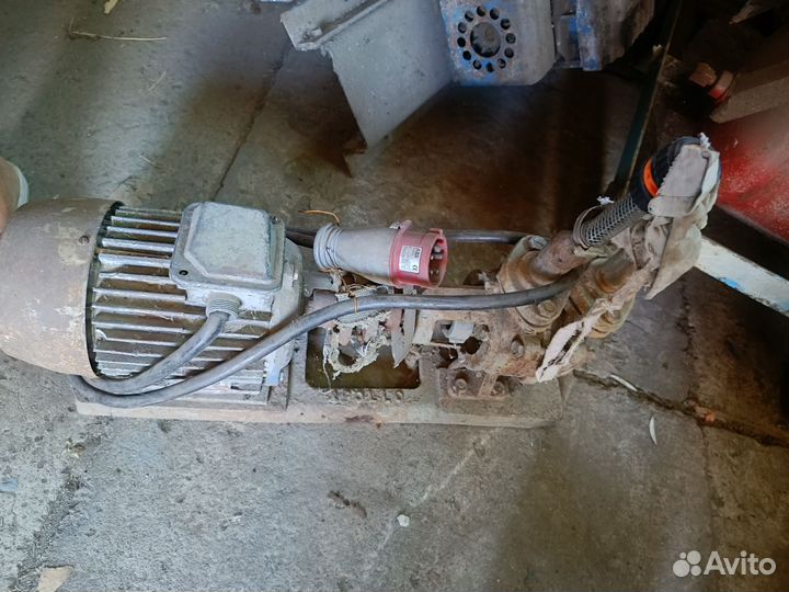 Двигатель для перекачки воды помповый
