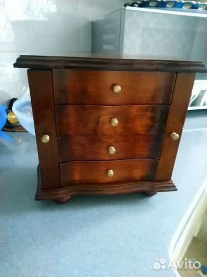 Деревянная шкатулка