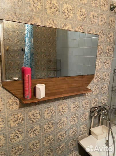 Зеркало с полкой