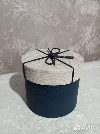 Подарочная коробка