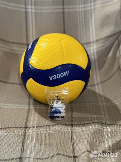 Волейбольный классический мяч Mikasa V300W