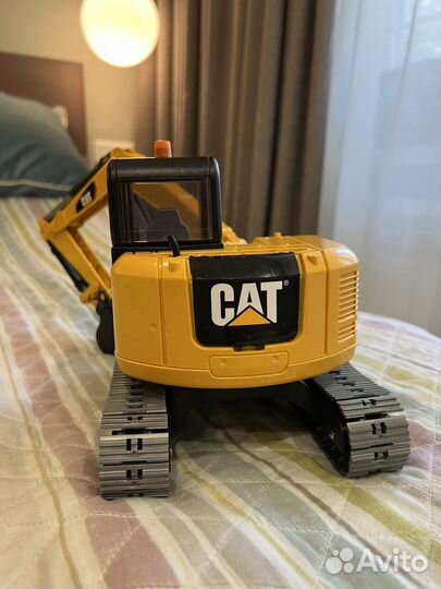 Гусеничный трактор Bruder