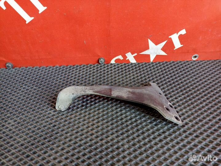 Кронштейн патрубка интеркулера Volvo FH