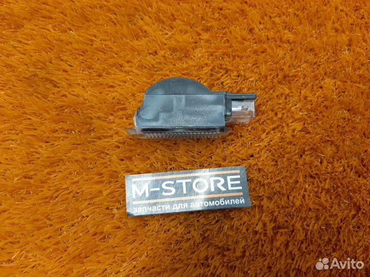 Плафон освещения передний левый Audi Q5 8R cdnc