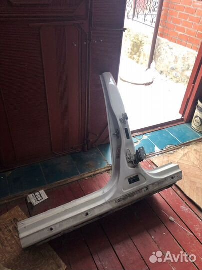 Стойка двери левая центральная порог VW Passat B7