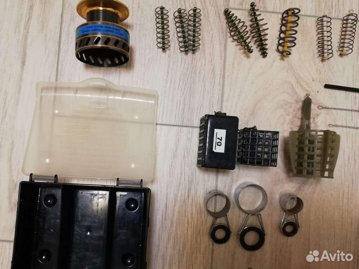 Рыболовные принадлежности. Леска,кормушки,поплавки