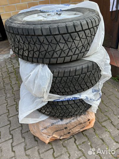 R18 Bridgestone Blizzak DM-V2 285/60, PCD 5x150 DIA 110.1