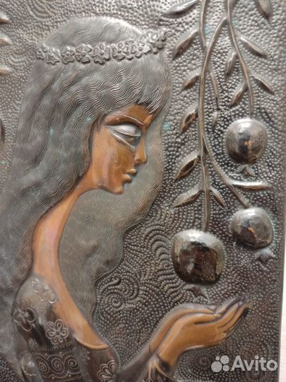 Медная чеканка девушка