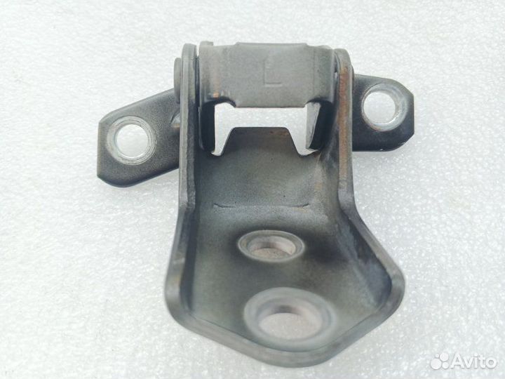 Петля двери передняя левая Mazda Cx-7 ER 2.3T 2008