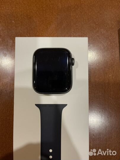 Часы Apple Watch Se 44mm 2020 (A2352)