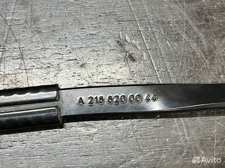 Поводок стеклоочистителя лобового мерседес w218