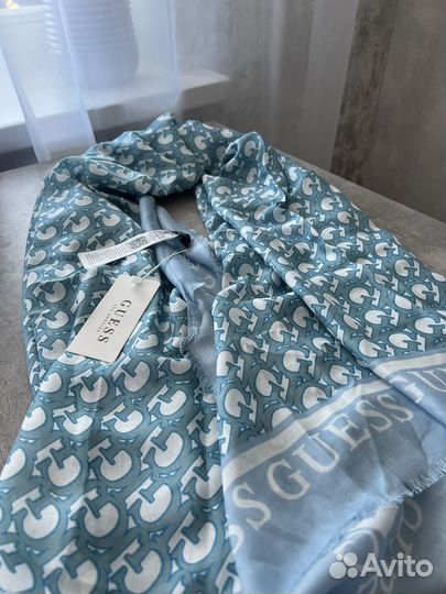 Платок guess