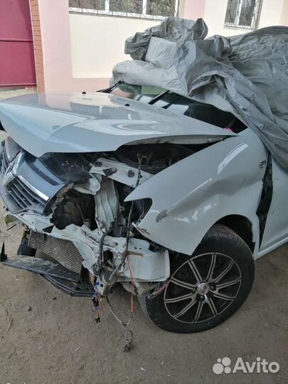 Renault Logan 1.6 МТ, 2017, битый, 80 000 км